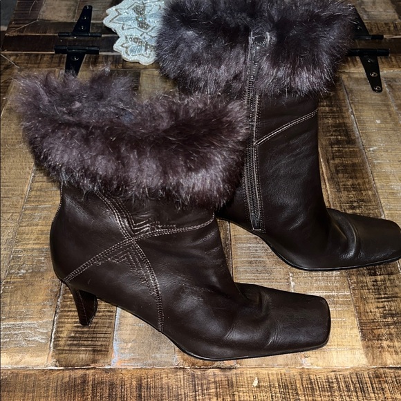 Karen Scott Dark Brown Fur-Trimmed Heeled Boots - Picture 2 of 4